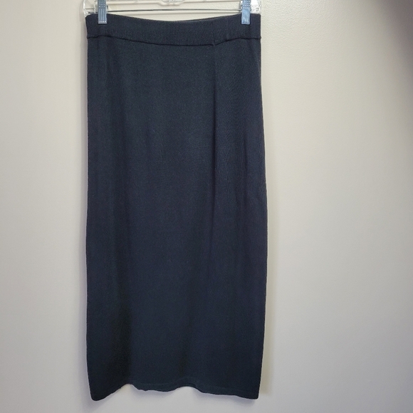 Peruvian connection skirt size S but runs more like large. - Picture 3 of 6